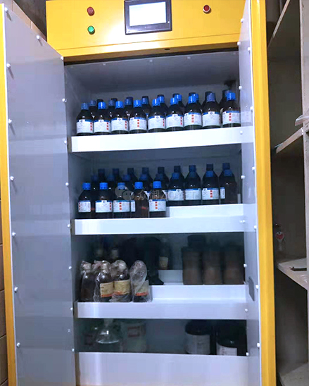 化学品柜.jpg